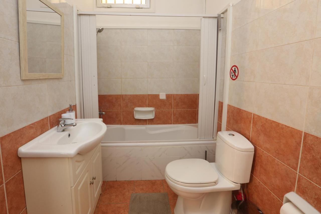 Cozy Holiday Apartment In Larnaca Near Foinikoudes ภายนอก รูปภาพ